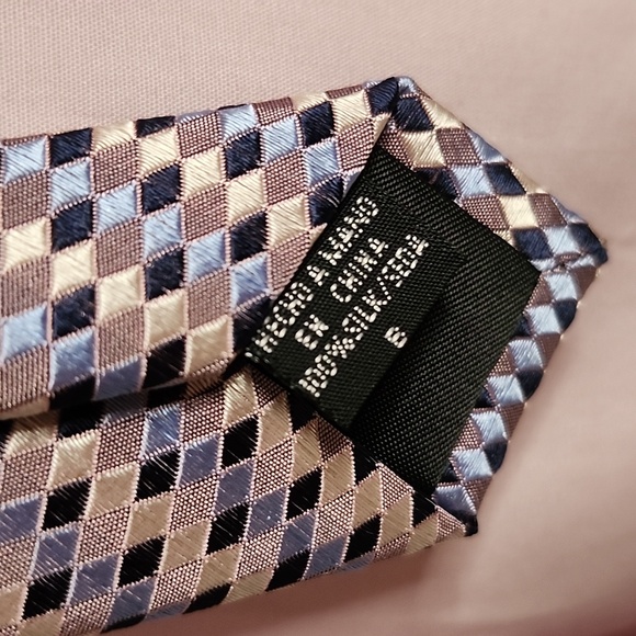 Set of VanHeusen Men's Dress Shirts with coordinating Ties - Picture 14 of 16